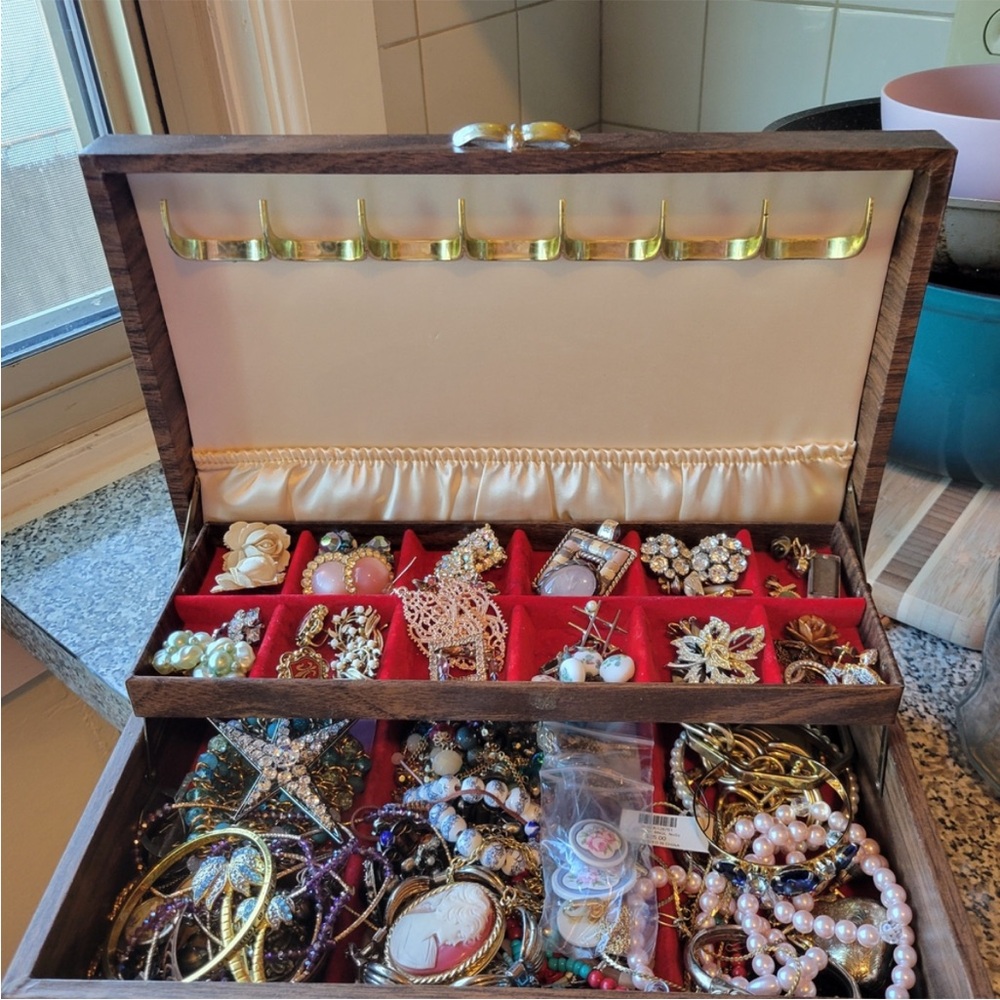 Mystery LUXE jewelry lot all wearable vintage to modern gold silver stone 3 LBS